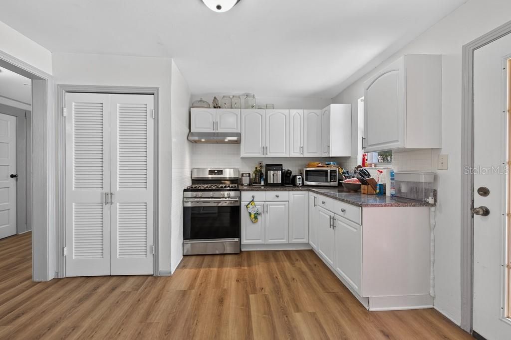 En Venta: $525,000 (5 camas, 3 baños, 2305 Pies cuadrados)