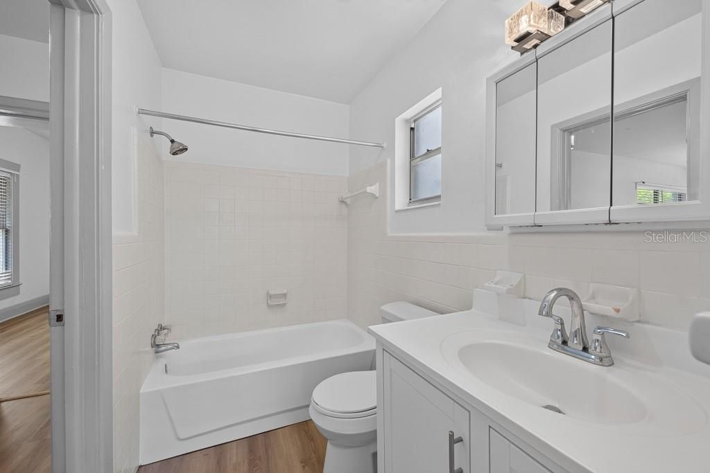 En Venta: $525,000 (5 camas, 3 baños, 2305 Pies cuadrados)