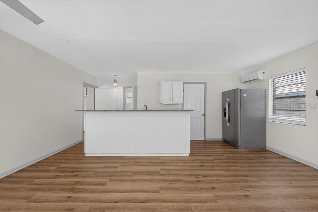 En Venta: $525,000 (5 camas, 3 baños, 2305 Pies cuadrados)