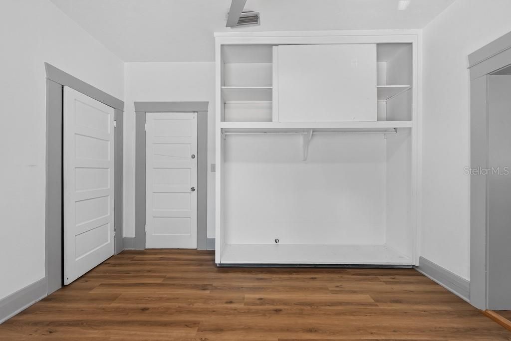 En Venta: $525,000 (5 camas, 3 baños, 2305 Pies cuadrados)