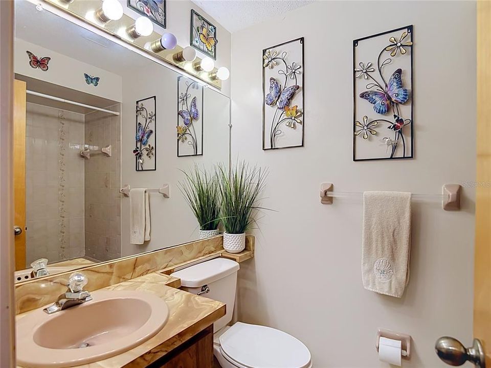 En Venta: $299,900 (2 camas, 2 baños, 1373 Pies cuadrados)