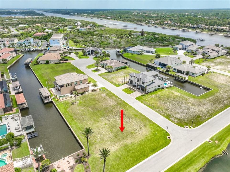 На продажу: $343,500 (0.26 acres)