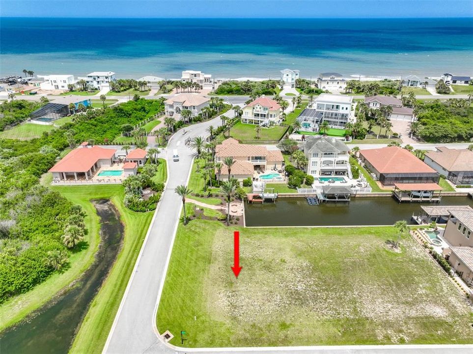 На продажу: $343,500 (0.26 acres)