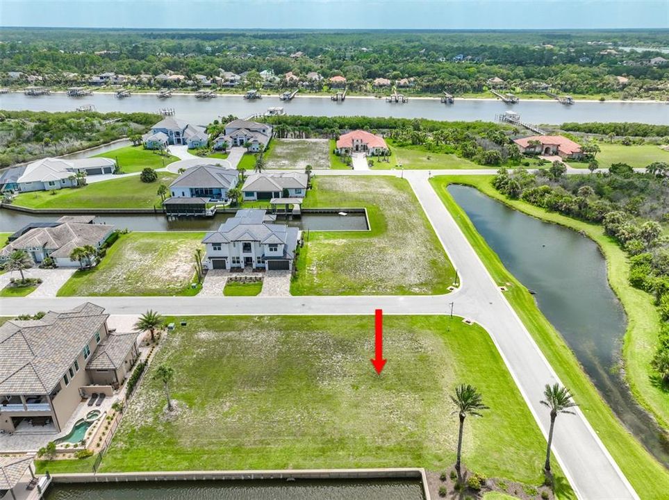На продажу: $343,500 (0.26 acres)