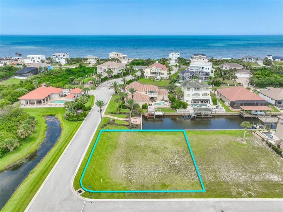 На продажу: $343,500 (0.26 acres)