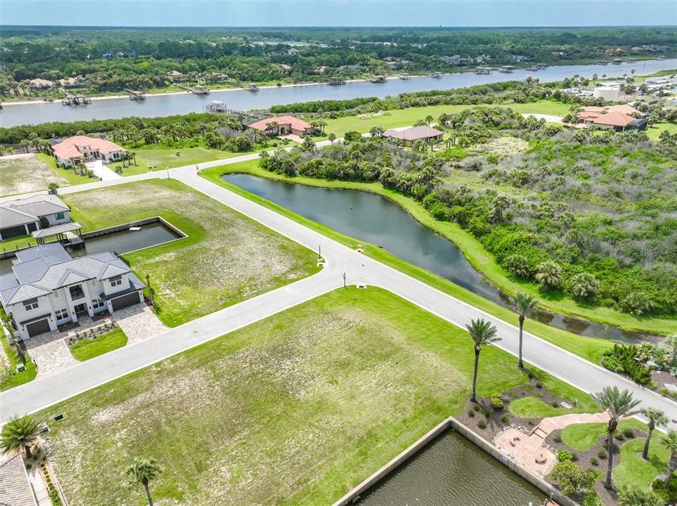 На продажу: $343,500 (0.26 acres)
