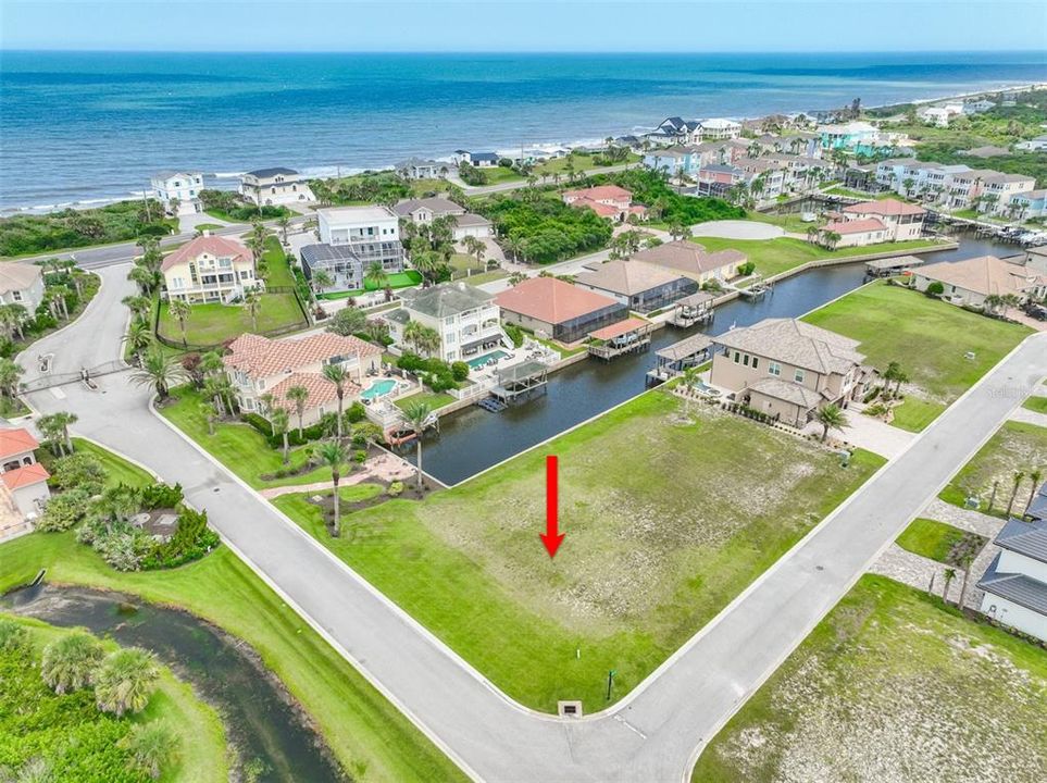 На продажу: $343,500 (0.26 acres)