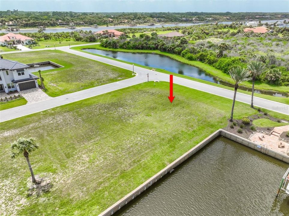 На продажу: $343,500 (0.26 acres)