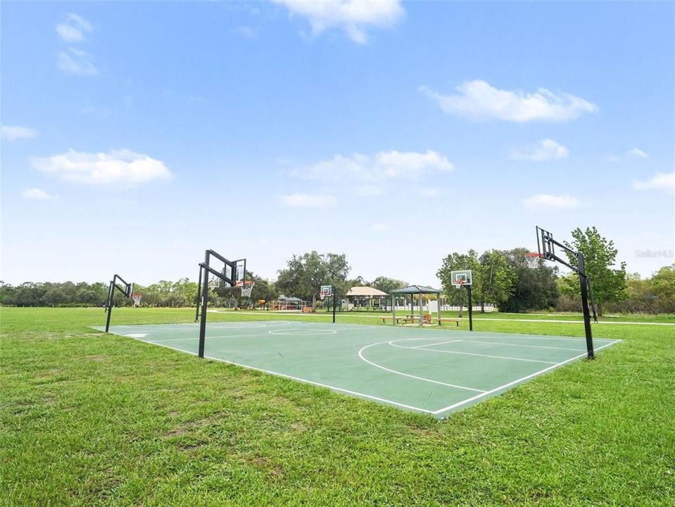 En Venta: $700,000 (4 camas, 3 baños, 2572 Pies cuadrados)