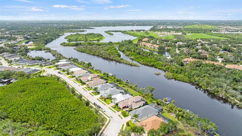 На продажу: $1,150,000 (4 спален, 3 ванн, 2723 Квадратных фут)