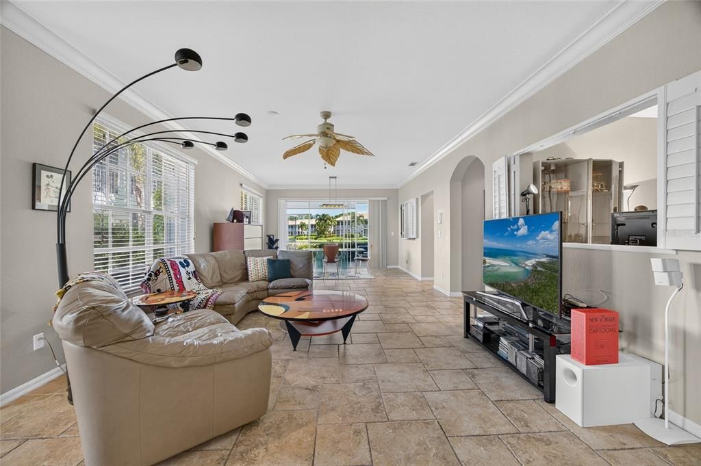 En Venta: $475,000 (2 camas, 2 baños, 1860 Pies cuadrados)