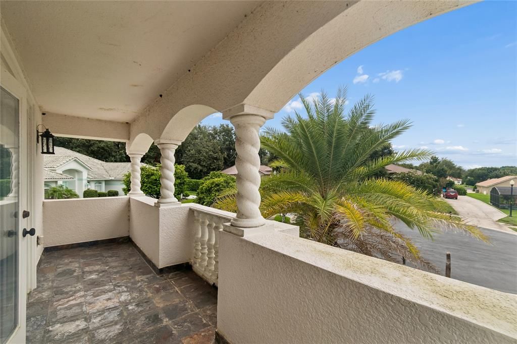 For Sale: $1,050,000 (5 beds, 4 baths, 4879 Square Feet)
