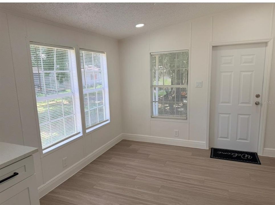 En Venta: $259,000 (3 camas, 2 baños, 1296 Pies cuadrados)