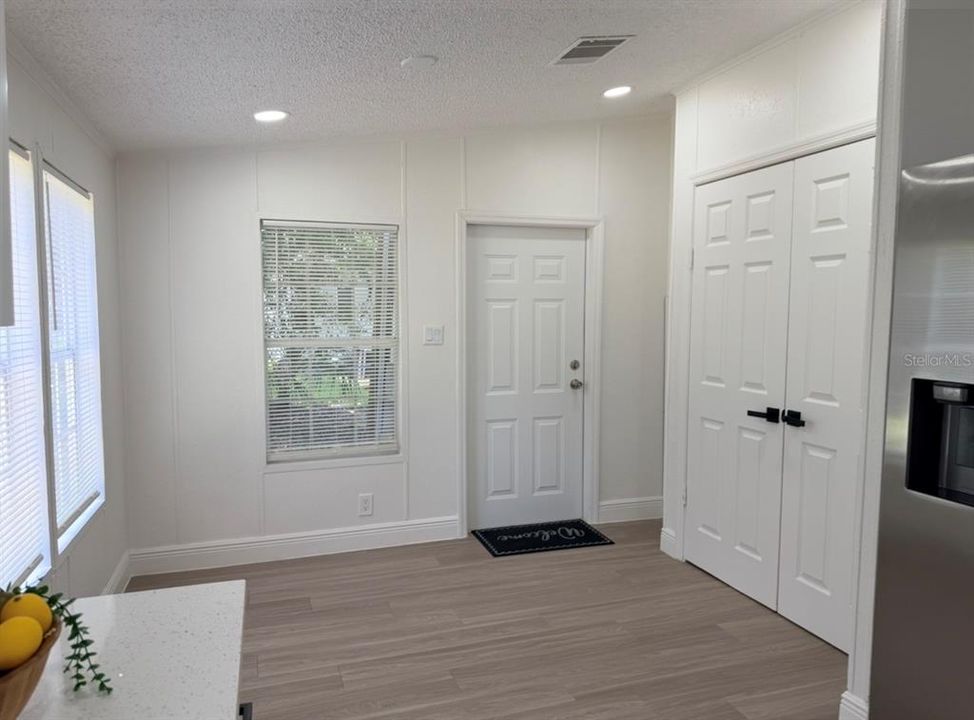 En Venta: $259,000 (3 camas, 2 baños, 1296 Pies cuadrados)