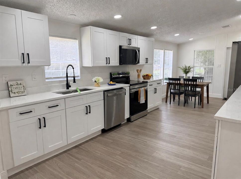 En Venta: $259,000 (3 camas, 2 baños, 1296 Pies cuadrados)