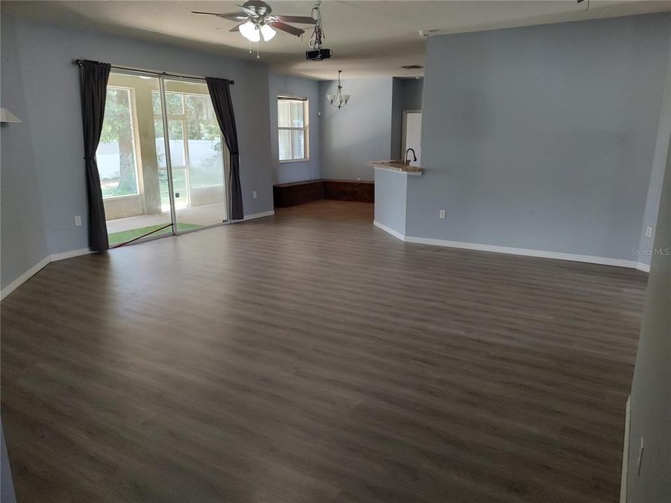 For Sale: $339,500 (4 beds, 2 baths, 2239 Square Feet)