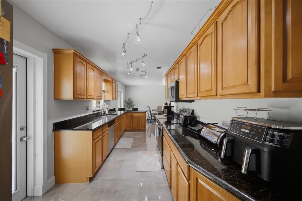 En Venta: $459,900 (3 camas, 2 baños, 1385 Pies cuadrados)