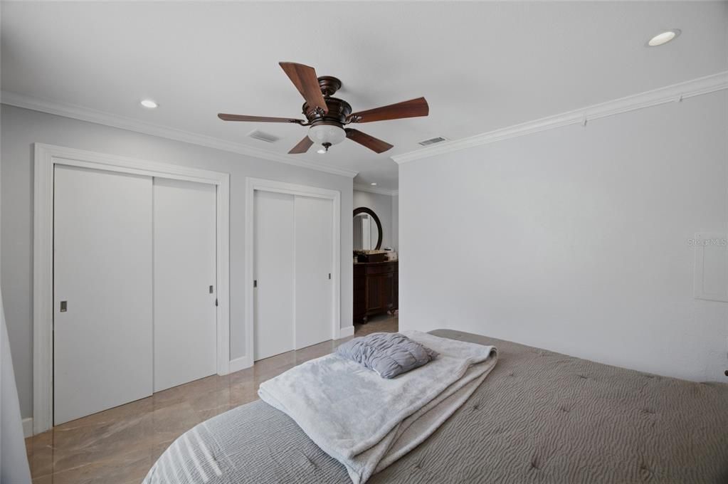 En Venta: $459,900 (3 camas, 2 baños, 1385 Pies cuadrados)