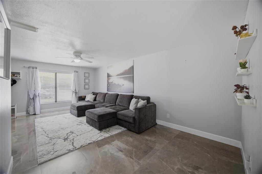 En Venta: $459,900 (3 camas, 2 baños, 1385 Pies cuadrados)