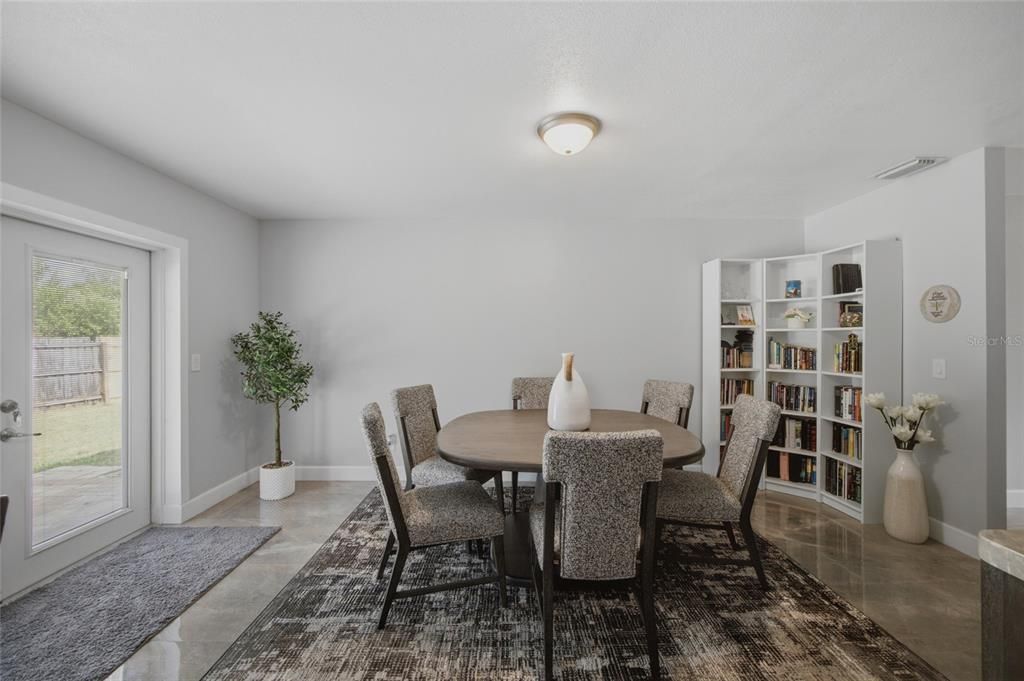 En Venta: $459,900 (3 camas, 2 baños, 1385 Pies cuadrados)