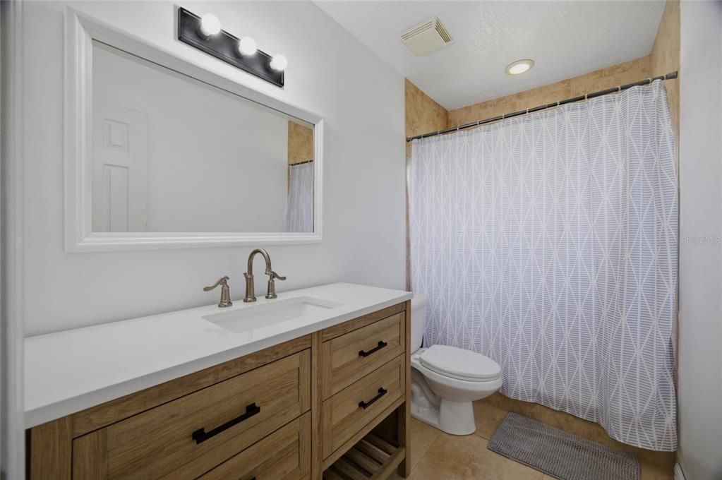 En Venta: $459,900 (3 camas, 2 baños, 1385 Pies cuadrados)