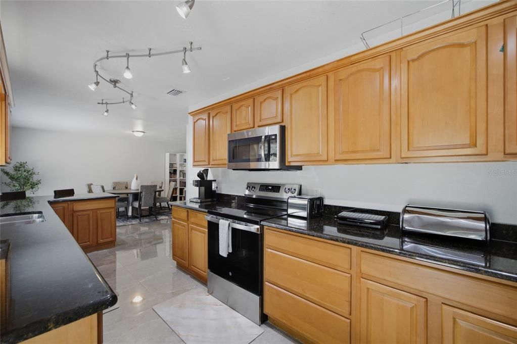 En Venta: $459,900 (3 camas, 2 baños, 1385 Pies cuadrados)