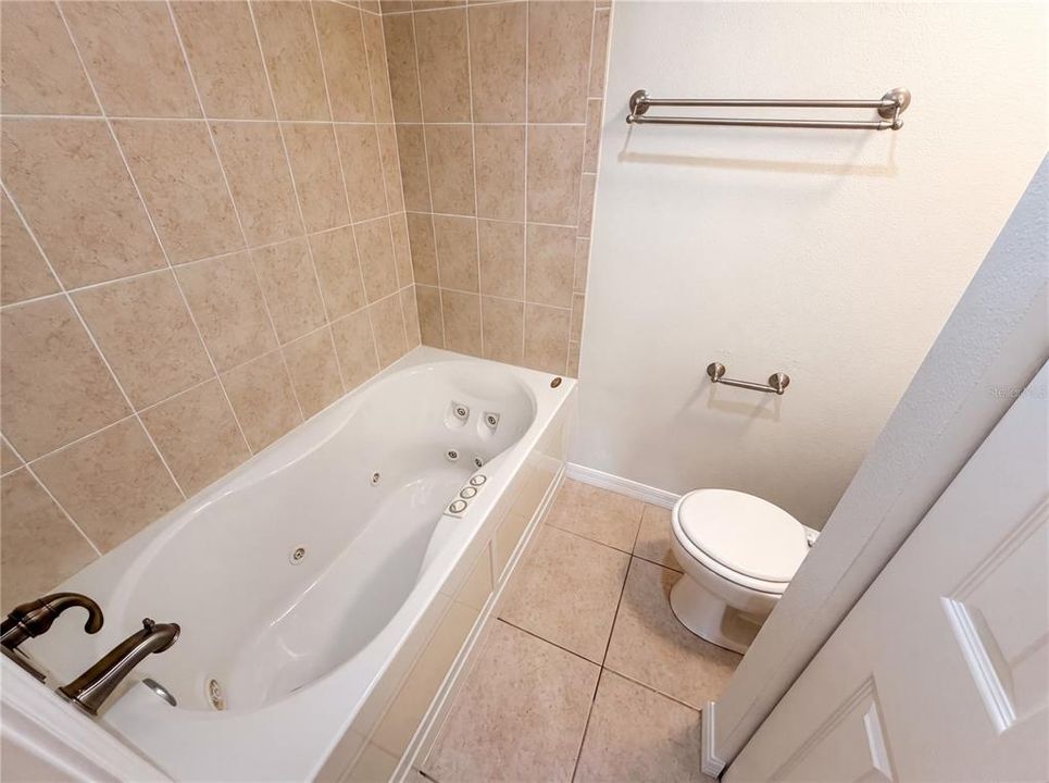 На продажу: $162,000 (3 спален, 3 ванн, 1618 Квадратных фут)
