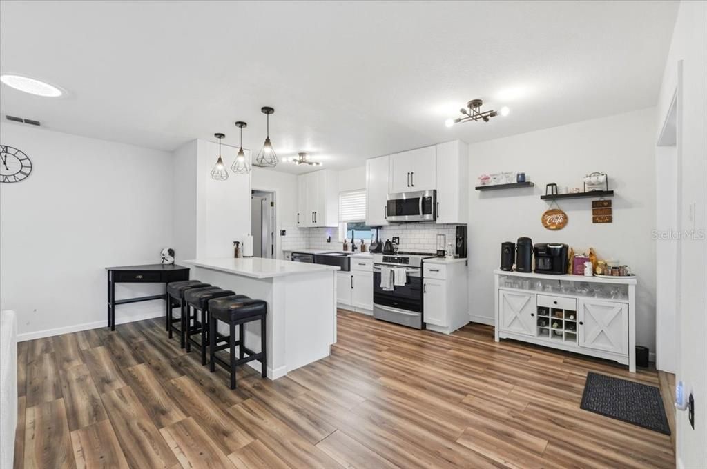 En Venta: $330,000 (3 camas, 2 baños, 1447 Pies cuadrados)