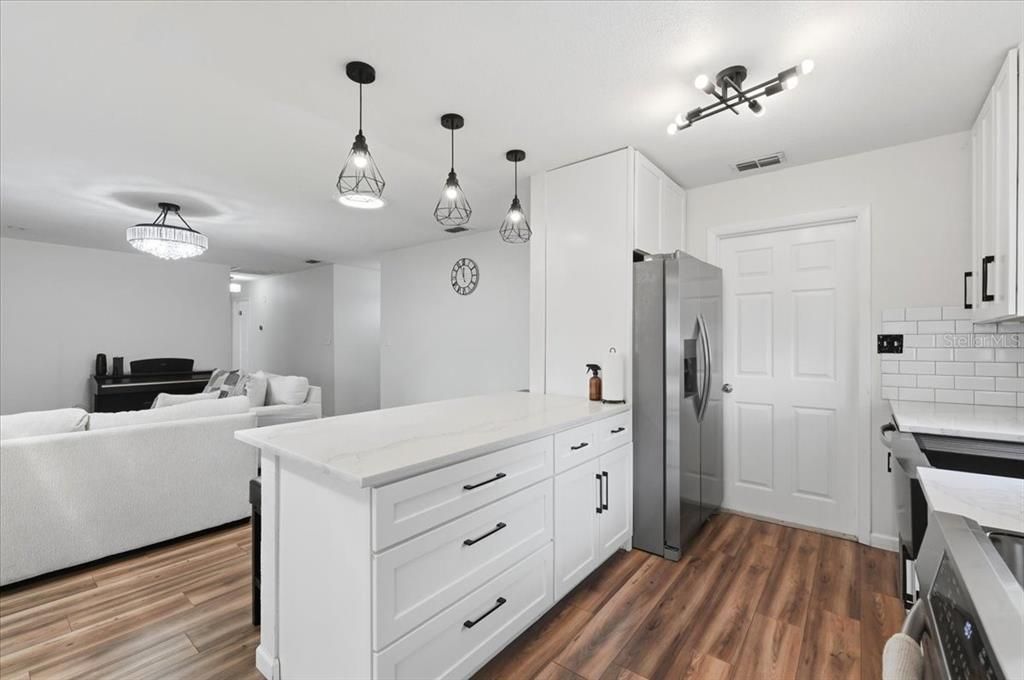 En Venta: $330,000 (3 camas, 2 baños, 1447 Pies cuadrados)