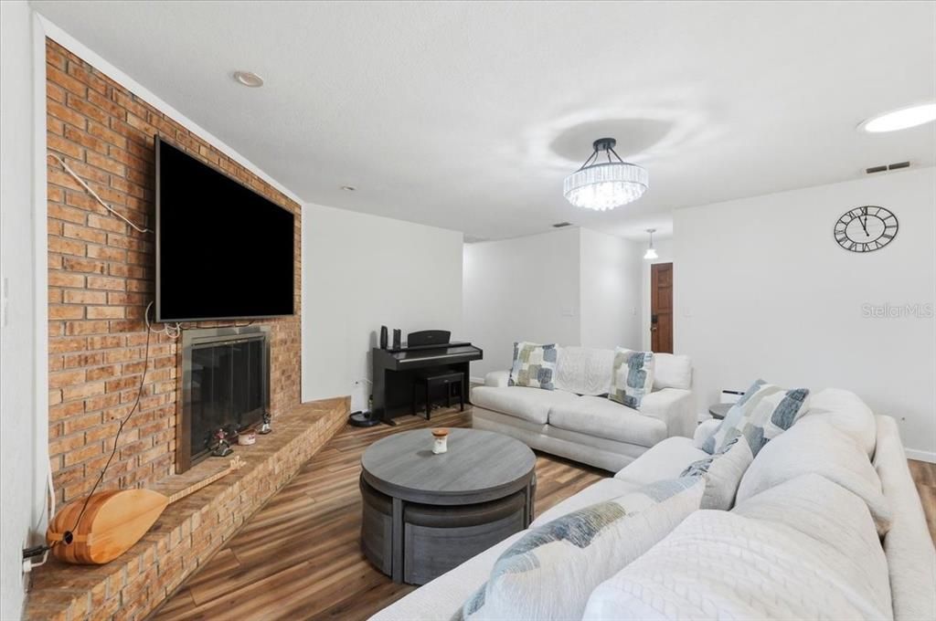 En Venta: $330,000 (3 camas, 2 baños, 1447 Pies cuadrados)