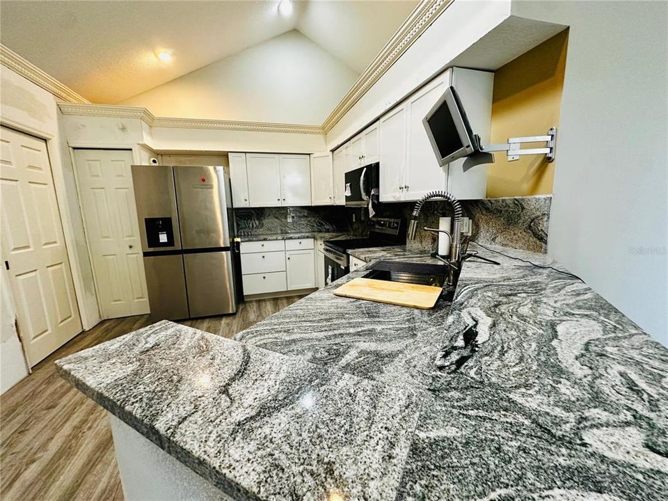 На продажу: $312,000 (3 спален, 2 ванн, 1844 Квадратных фут)