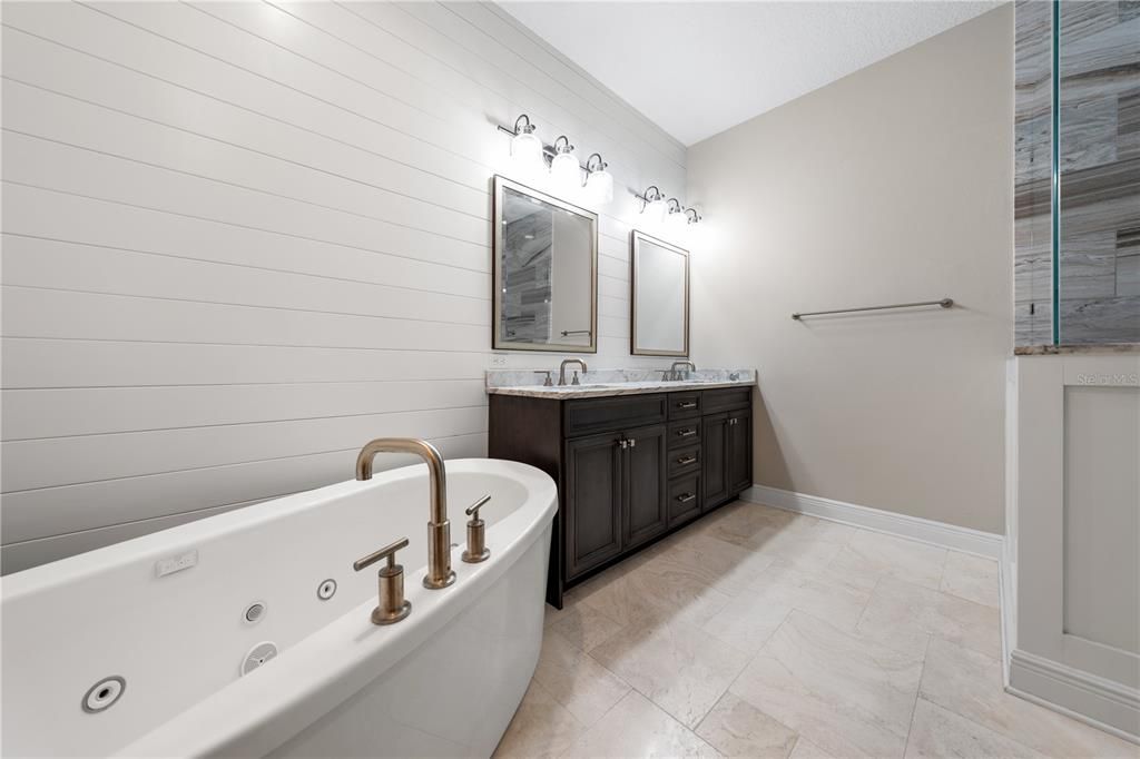 En Venta: $1,399,000 (3 camas, 3 baños, 2017 Pies cuadrados)