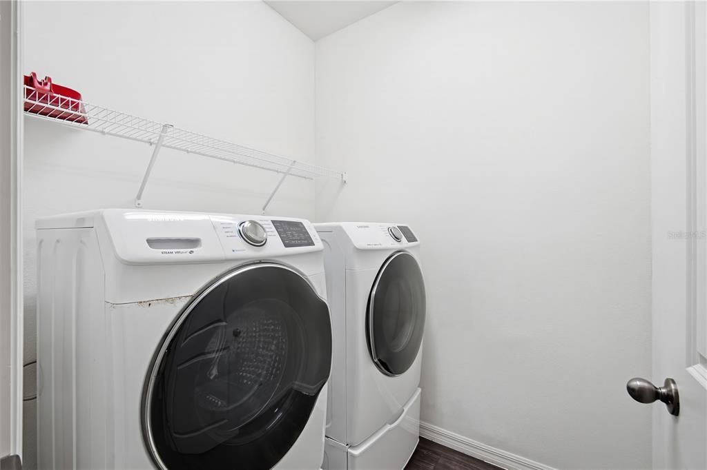 Activo con contrato: $2,295 (4 camas, 2 baños, 1696 Pies cuadrados)