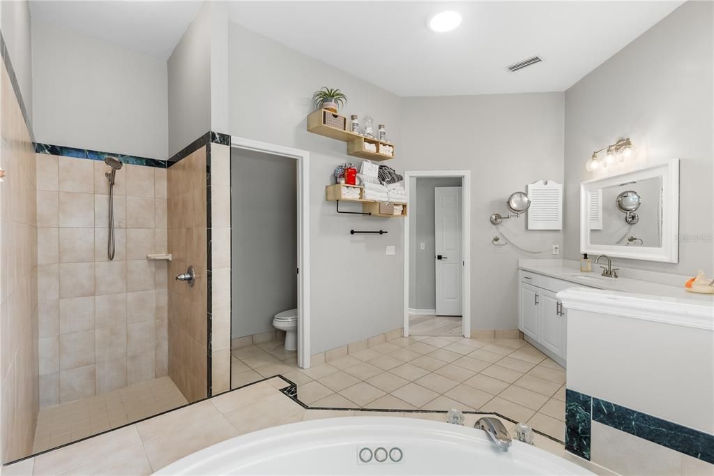 For Sale: $580,000 (3 beds, 3 baths, 2368 Square Feet)