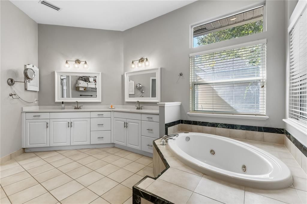 For Sale: $580,000 (3 beds, 3 baths, 2368 Square Feet)