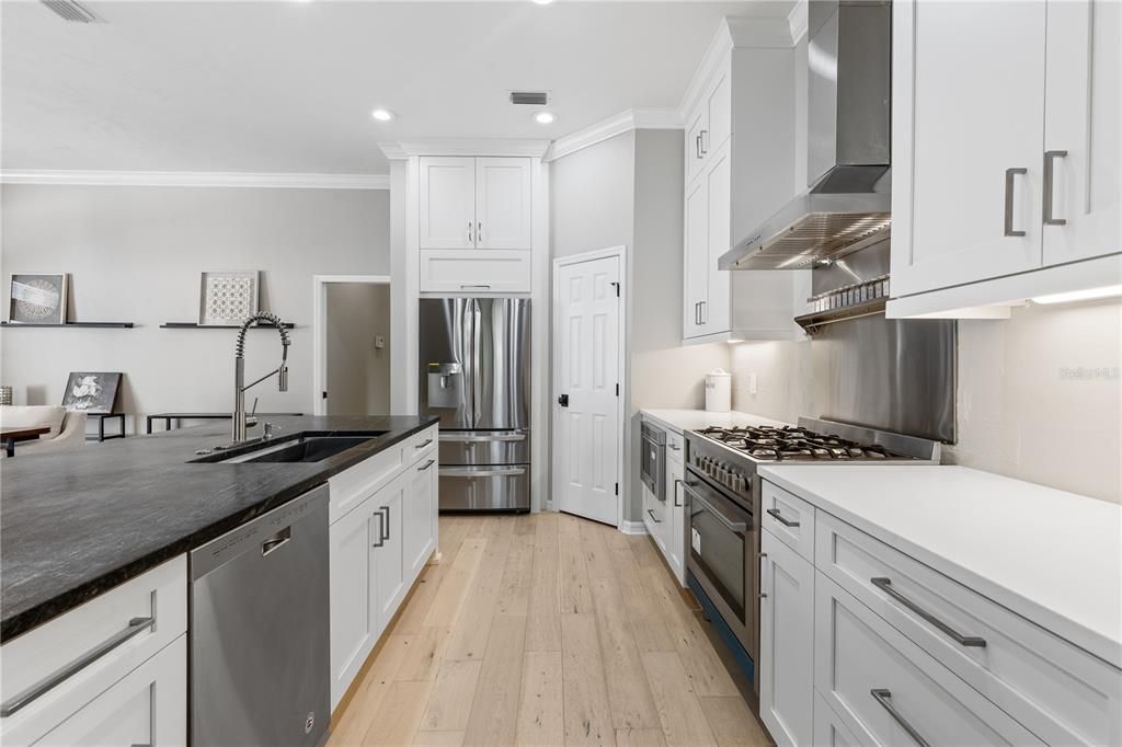 For Sale: $580,000 (3 beds, 3 baths, 2368 Square Feet)