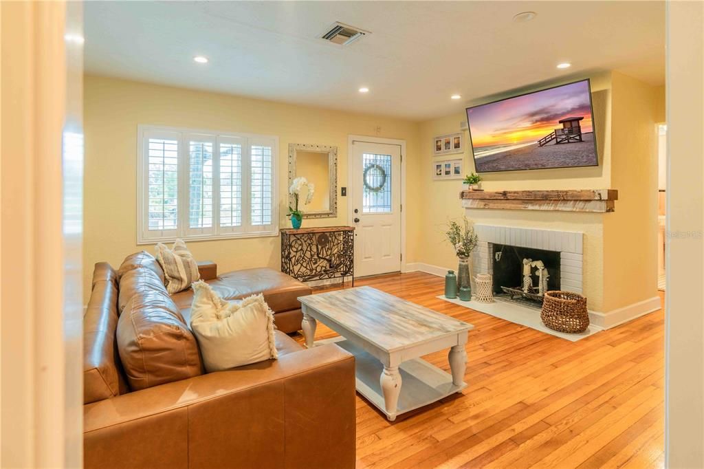Activo con contrato: $639,900 (2 camas, 1 baños, 1119 Pies cuadrados)