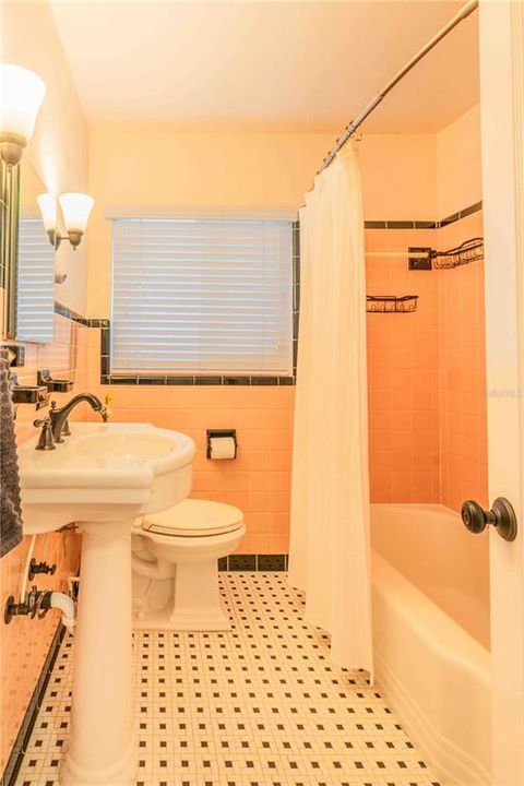 Activo con contrato: $639,900 (2 camas, 1 baños, 1119 Pies cuadrados)