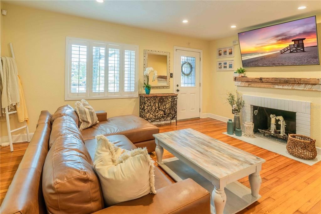 Activo con contrato: $639,900 (2 camas, 1 baños, 1119 Pies cuadrados)