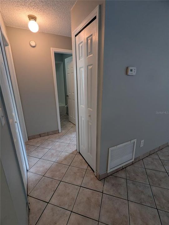 For Rent: $1,275 (2 beds, 1 baths, 841 Square Feet)