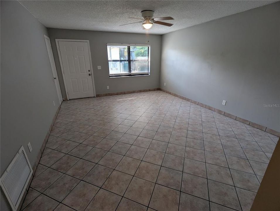 For Rent: $1,275 (2 beds, 1 baths, 841 Square Feet)