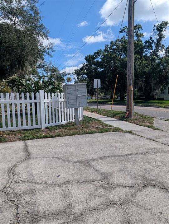 For Rent: $1,275 (2 beds, 1 baths, 841 Square Feet)
