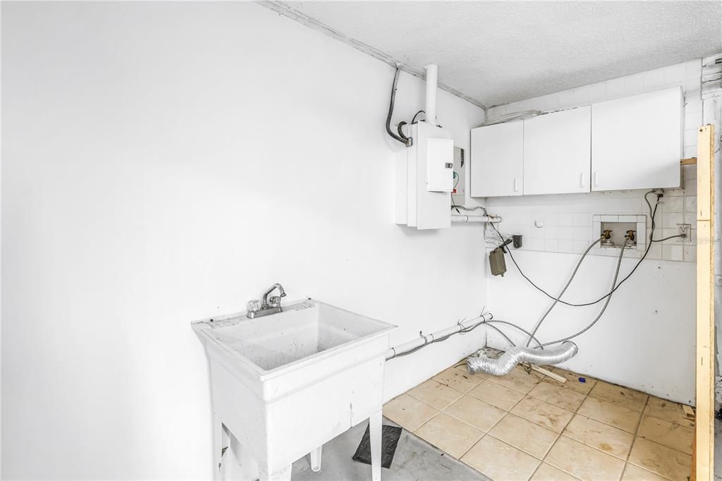 На продажу: $229,000 (2 спален, 2 ванн, 1408 Квадратных фут)