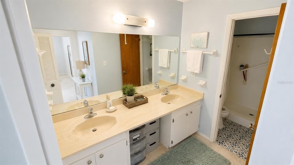 En Venta: $289,000 (2 camas, 2 baños, 1407 Pies cuadrados)