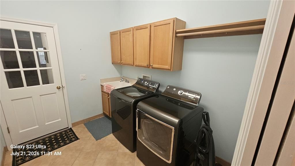 For Rent: $3,000 (4 beds, 3 baths, 2921 Square Feet)
