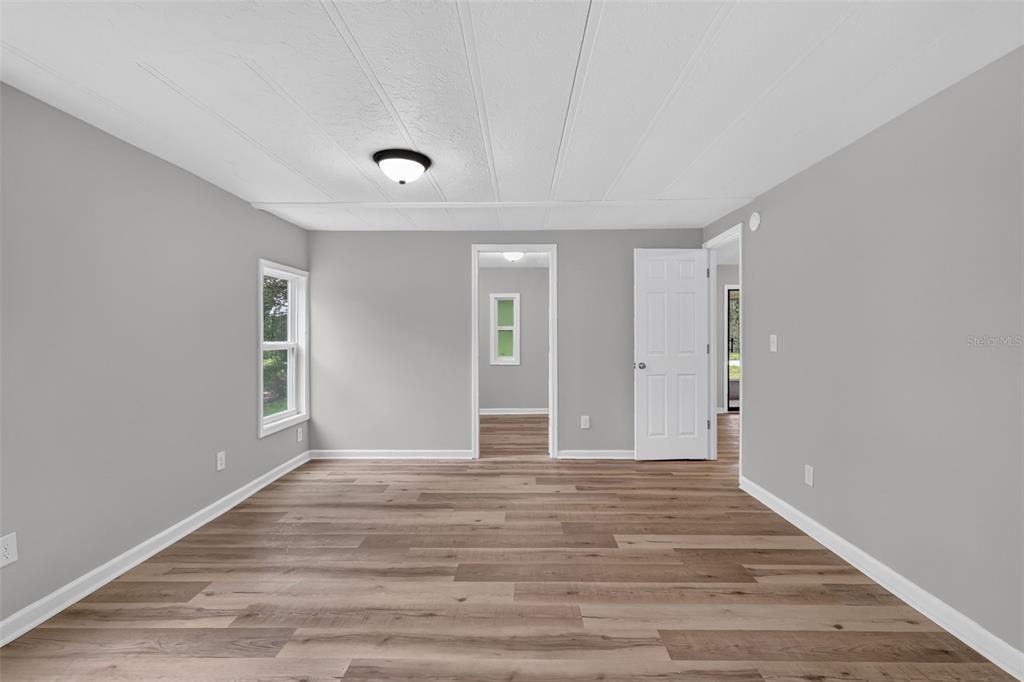 For Sale: $319,900 (4 beds, 3 baths, 1683 Square Feet)