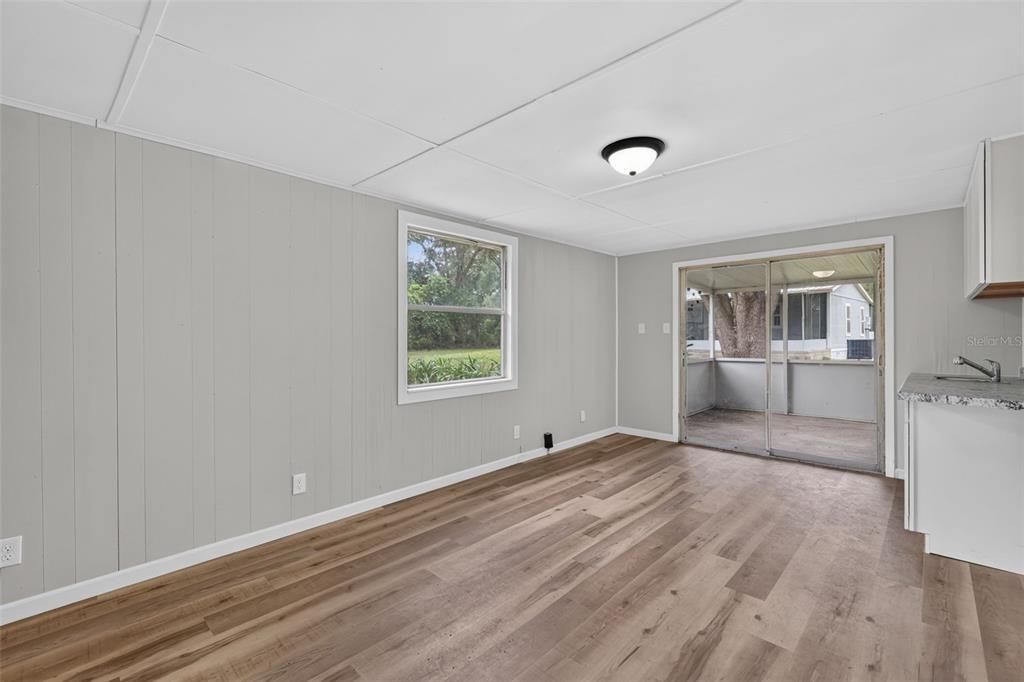 For Sale: $319,900 (4 beds, 3 baths, 1683 Square Feet)