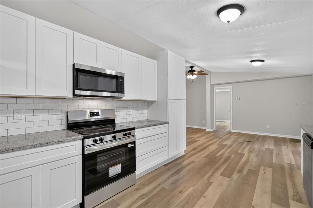 For Sale: $319,900 (4 beds, 3 baths, 1683 Square Feet)