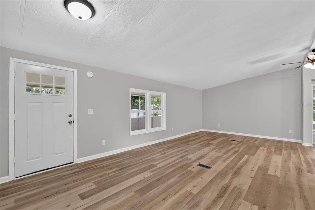 For Sale: $319,900 (4 beds, 3 baths, 1683 Square Feet)