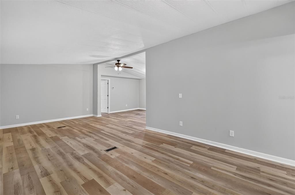 For Sale: $319,900 (4 beds, 3 baths, 1683 Square Feet)
